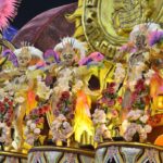 Que horas começa o desfile das escolas de samba do Rio de Janeiro hoje?