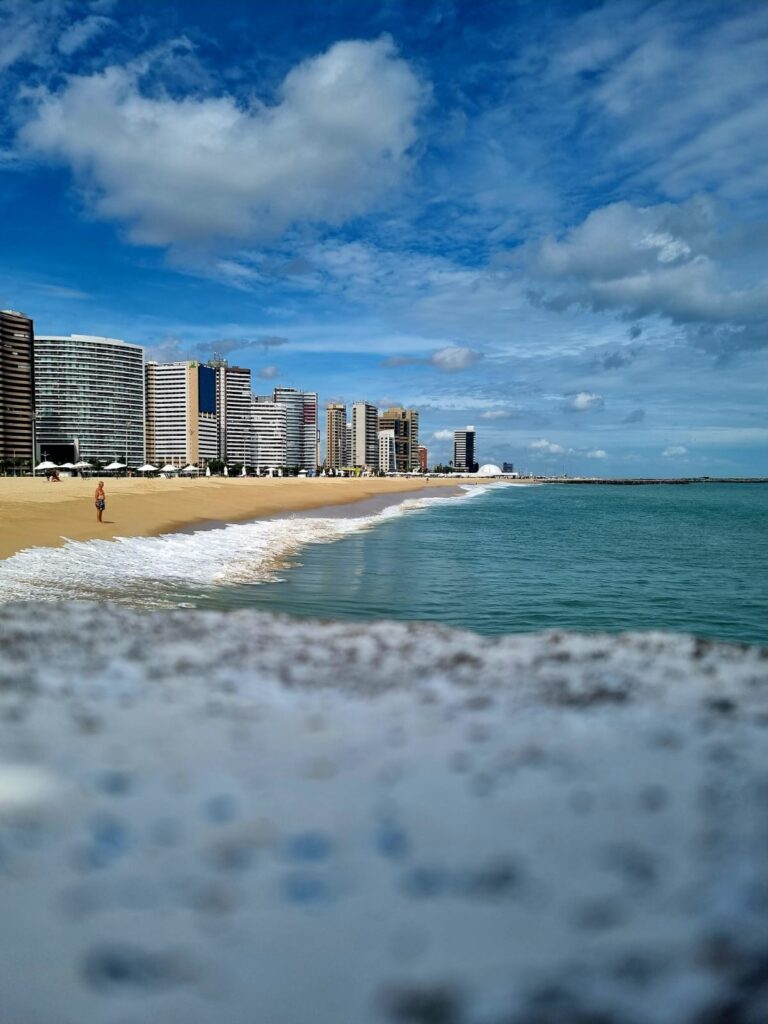Fortaleza tem nove trechos próprios para banho, aponta boletim da Semace