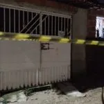 Homem é morto a tiros dentro de casa no Jardim das Oliveiras, em Fortaleza