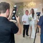 Amado Batista oficializa casamento com a modelo Calita Franciele em cartório