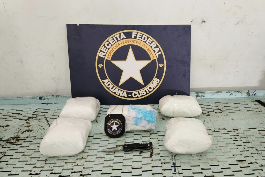 Mais de 5 kg de cocaína são apreendidos com auxílio de cães farejadores no Aeroporto de Fortaleza