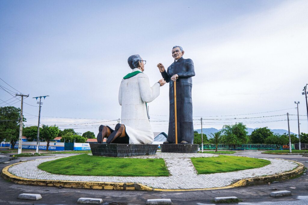 Nova imagem de Padre Cícero e Monsenhor Murilo, com 13 metros de altura, será inaugurada em Maracanaú