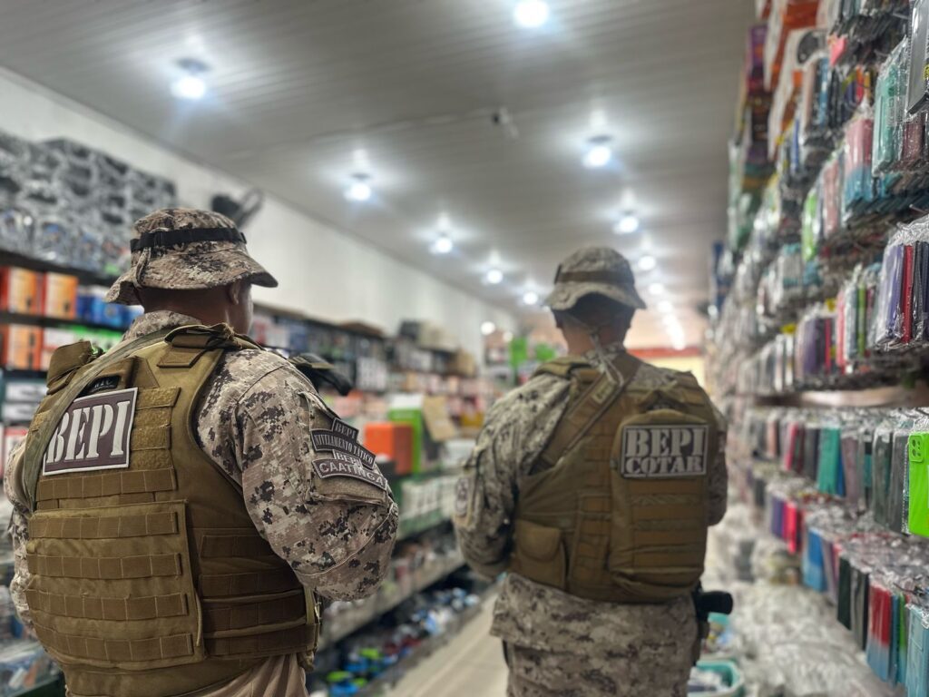 Operação combate comercialização de produtos falsificados no Centro de Fortaleza