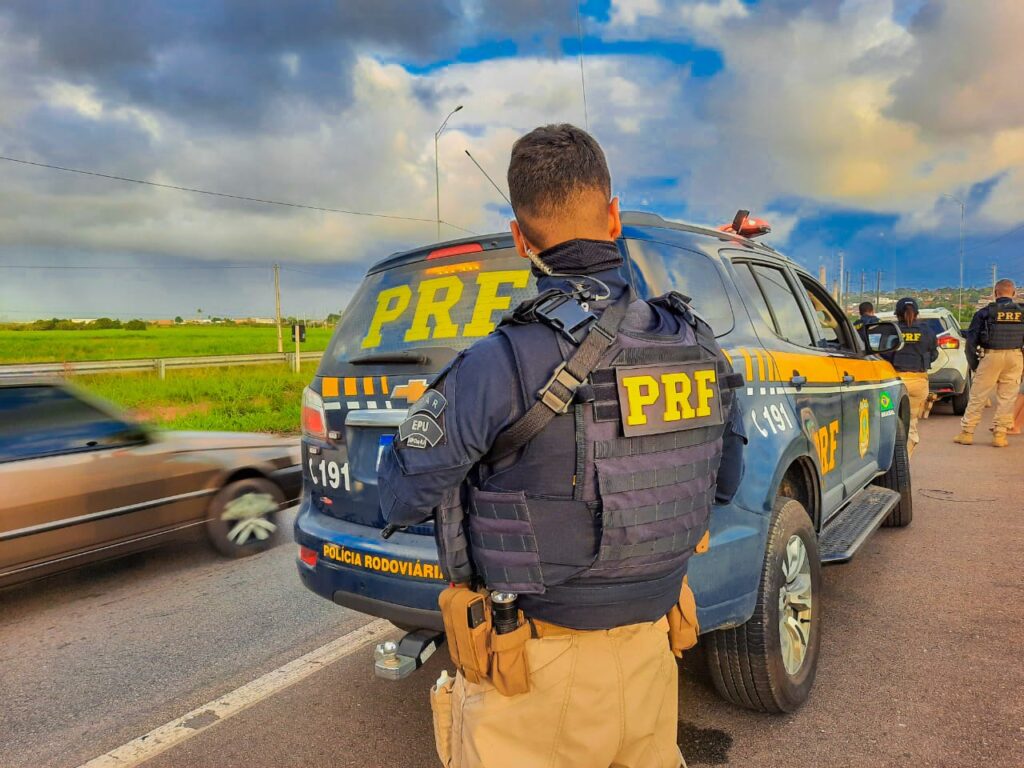 PRF realiza Operação Mão Única na BR-116, no feriado de Tiradentes; entenda