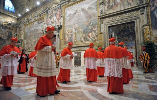 Vaticano define que conclave para escolher novo papa vai iniciar em 7 de maio