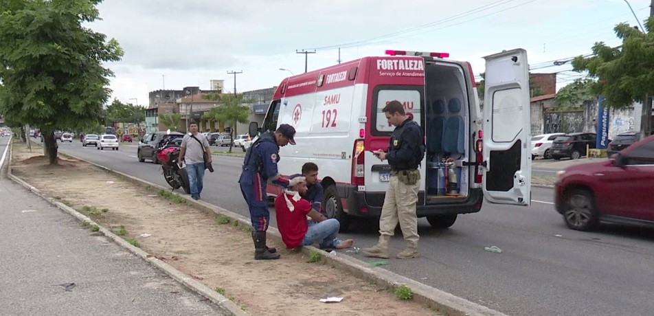 Idosa morre após ser atropelada por motocicleta na Avenida Mister Hull, em Fortaleza