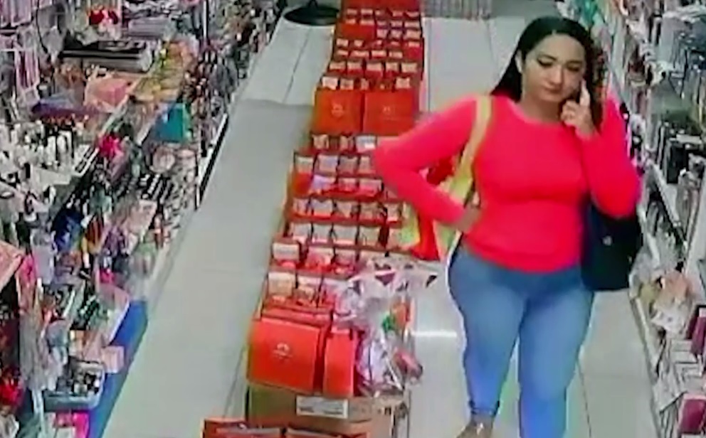 Mulher é flagrada furtando perfumes em loja na Avenida Mozart Lucena, em Fortaleza