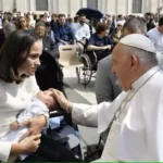Leticia Cazarré revela conselho que recebeu do Papa e compartilha nova internação da filha