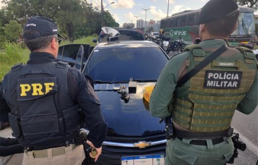 Quatro suspeitos de roubos em Messejana e Pedras são presos com carro clonado na BR-116
