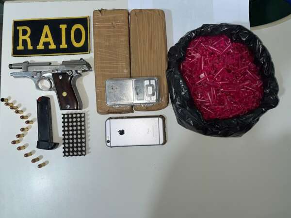 Adolescente de 14 anos é apreendido com granada, maconha e pistola em Fortaleza