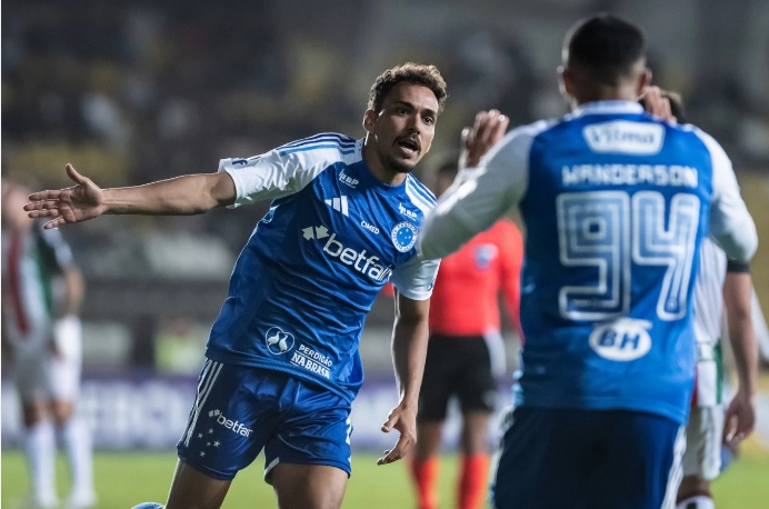 Cruzeiro perde para o Palestino e se complica na Sul-Americana