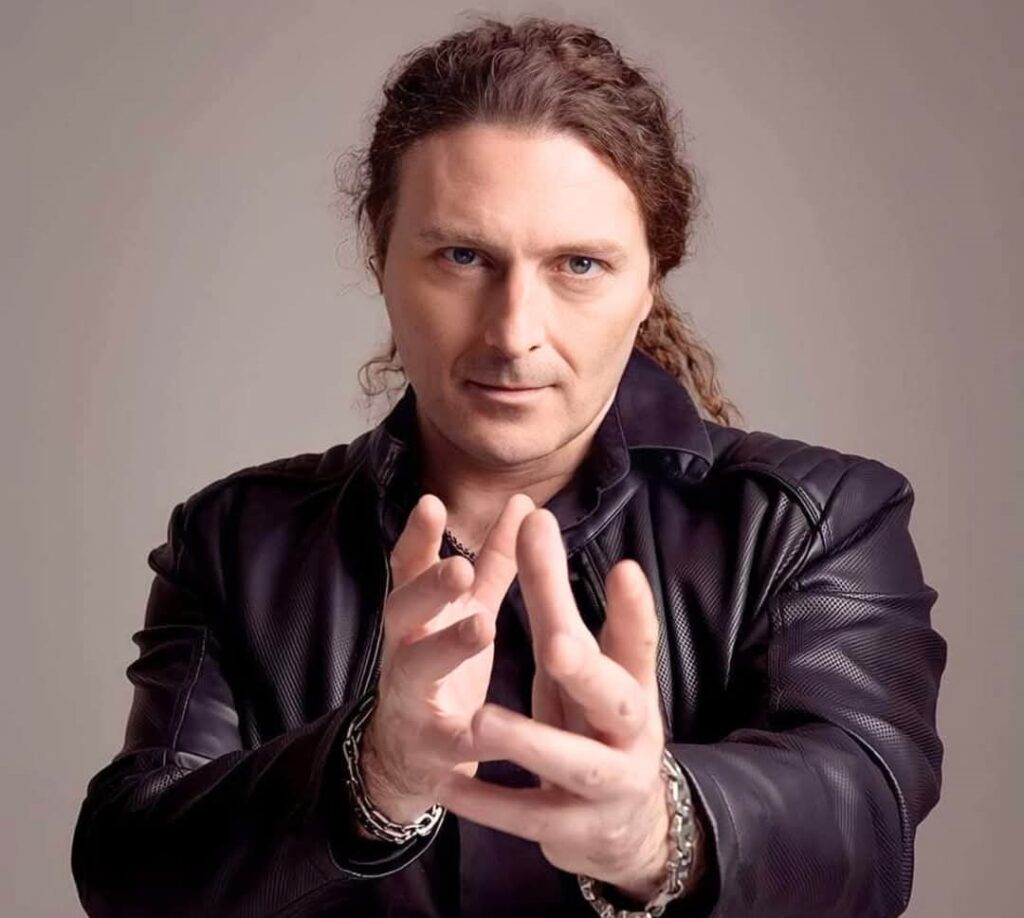 Fabio Lione, vocalista do Angra, realiza show em Fortaleza
