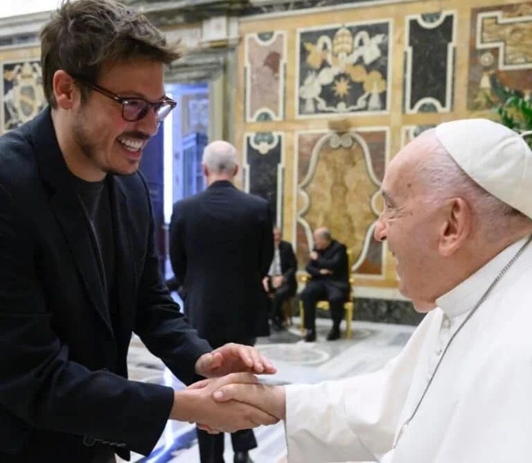 Famosos lamentam a morte do Papa Francisco; veja repercussão