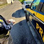 Criança de dois anos é encontrada em carro com cocaína escondida no painel durante ação da PRF