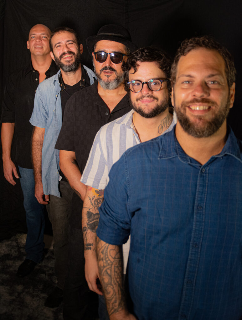 Felipe Cazaux & Groovaux lançam single “Proletário”