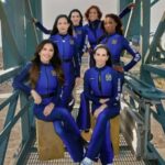 Foguete com a cantora Katy Perry volta à Terra e completa missão com sucesso