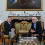 Lula se reúne com Julian Assange, fundador do WikiLeaks, durante viagem ao Vaticano