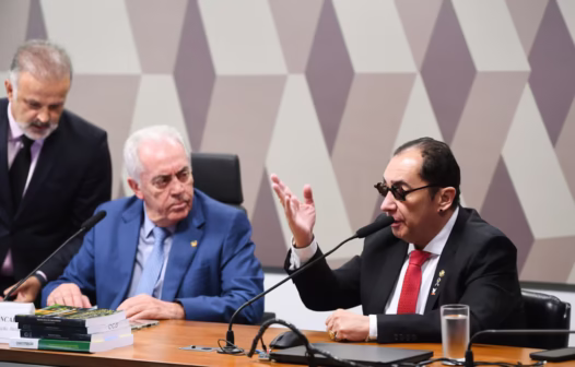 Votação de PEC que acaba com a reeleição no Executivo é adiada pela CCJ do Senado