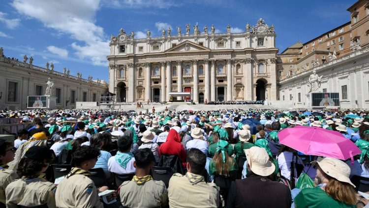 Missa ao Papa Francisco reúne milhares no Vaticano: ‘Devemos acolher o seu legado’, diz cardeal