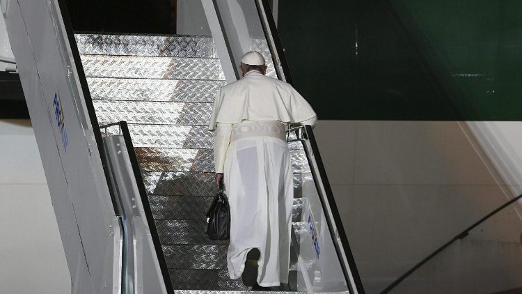 O que acontece com os bens do Papa Francisco após sua morte?