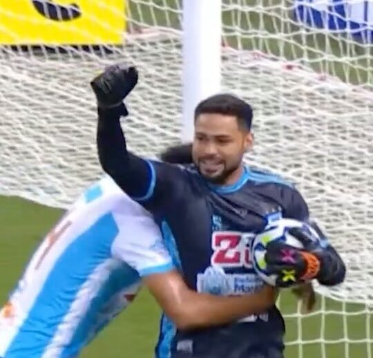 Goleiro do Maracanã exalta equipe após derrota para o Inter e pede respeito