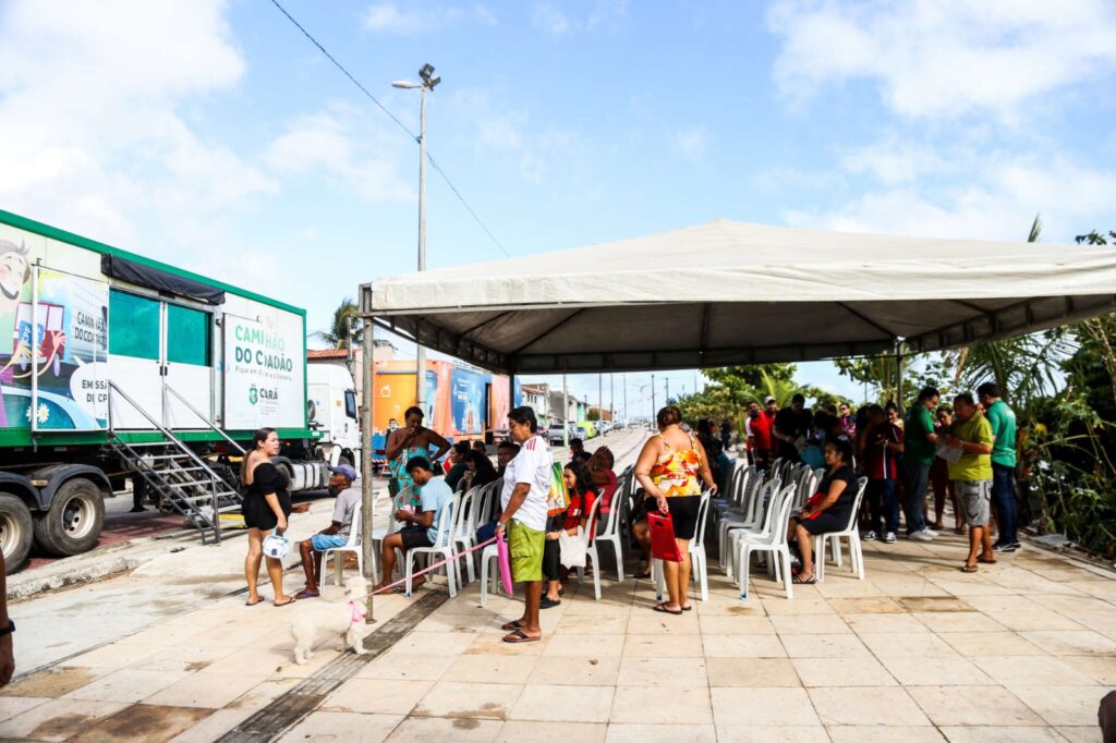 Caminhão do Cidadão leva serviços essenciais a bairros de Fortaleza e cidades do Ceará; veja lista
