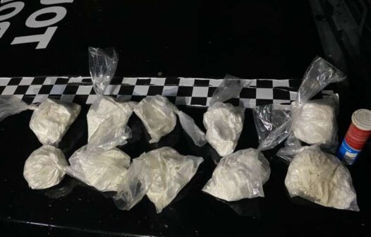 Homem é detido com 10 pacotes de droga na Praia de Iracema, em Fortaleza