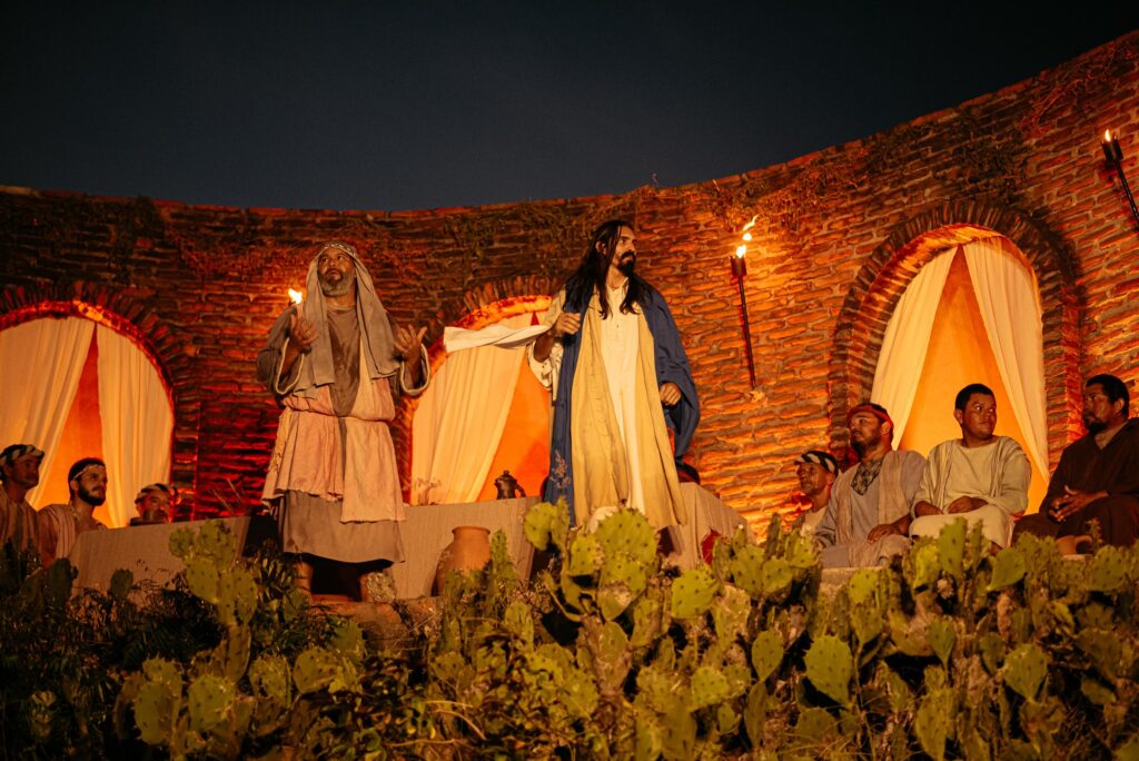 Paixão de Cristo de Quixaba se torna a maior entre as que são feitas a céu aberto no Ceará