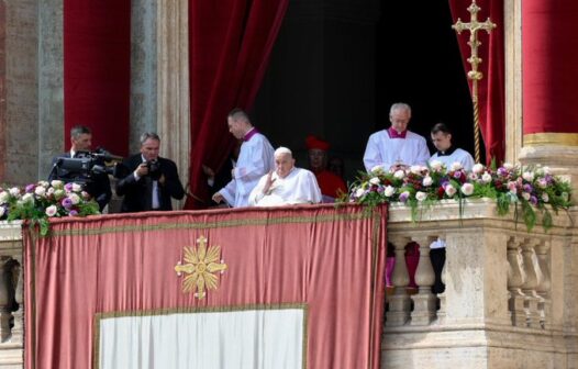 Papa Francisco reaparece no Domingo de Páscoa e dá bênção aos fiéis