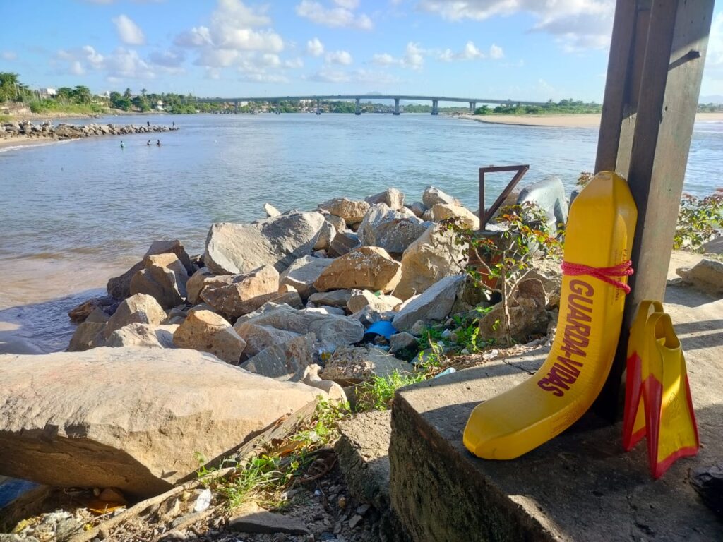 Buscas por adolescente desaparecido no Rio Ceará entram no terceiro dia em Fortaleza