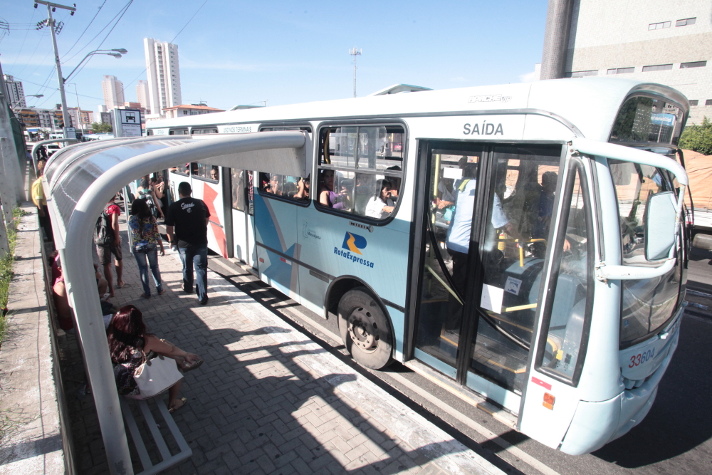 Guarda Municipal faz escolta de ônibus na região da Barra do Ceará após chacina