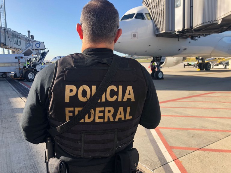 PF extradita terceiro colombiano envolvido em furto milionário a joalheria de Fortaleza