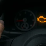 A luz da injeção acendeu? Entenda o que fazer antes de entrar em pânico