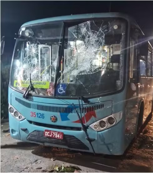 Após morte de influenciadoras, três linhas de ônibus deixam de circular na região da Vila do Mar