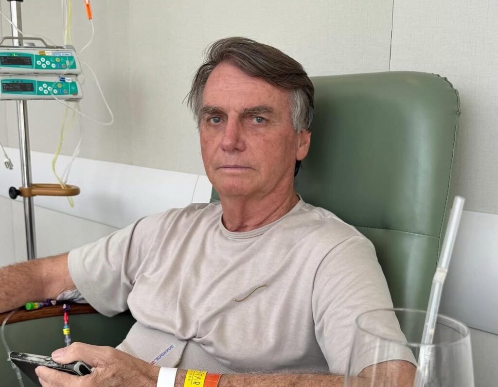 Bolsonaro segue estável e tem ‘progressão’ na dieta oral, diz boletim médico