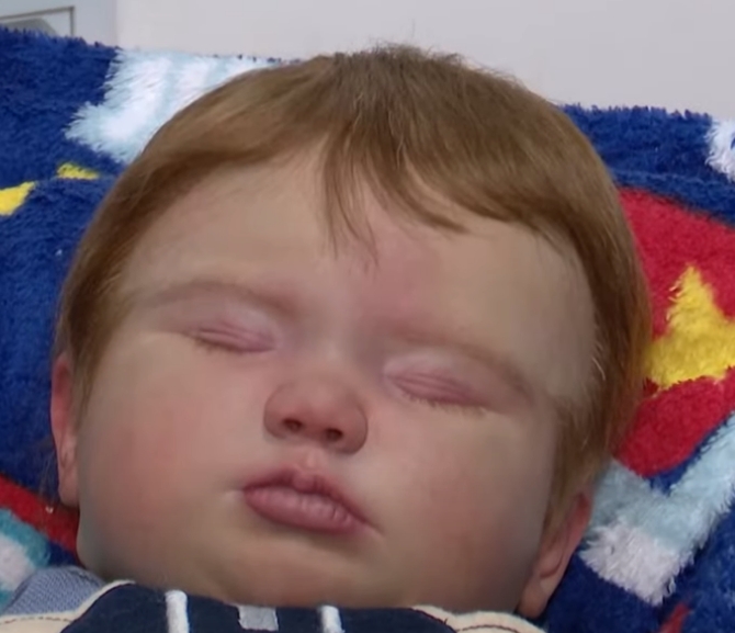 Quando cuidar de um bebê reborn pode ser preocupante ou apenas ter um fim terapêutico
