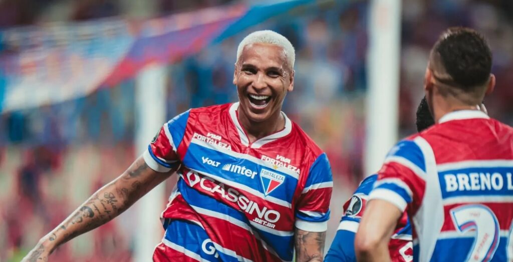 De goleada, Fortaleza vence Colo-Colo na Arena Castelão