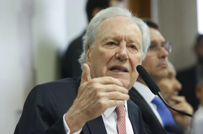 CCJ aprova convite a Lewandowski e governadores para debater PEC da Segurança Pública