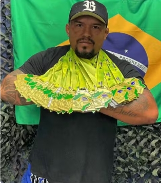 Usando registro de CAC, ex-lutador de MMA Chiquerim é preso por facilitar acesso a armas a facção criminosa em Fortaleza
