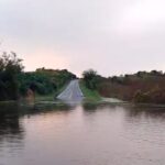 Chuva de 137 mm interdita rodovia e deixa moradores ilhados em Tauá, no Ceará
