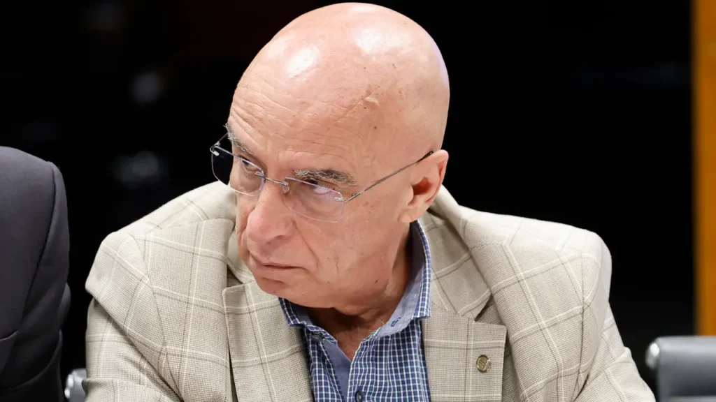 Líder do PDT anuncia saída da bancada aliada do governo Lula na Câmara