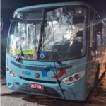 Homens depredam ônibus e linhas no Grande Pirambu são suspensas