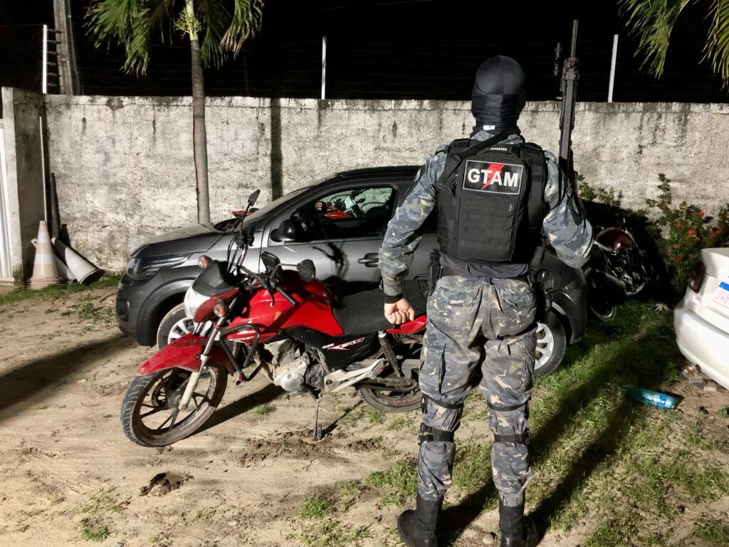 Motociclista por app é feito refém após terminar corrida solicitada por criminosos no Eusébio