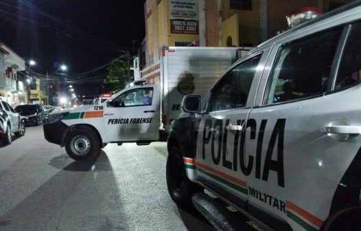 Homem é morto a tiros em frente a escola no bairro Carlito Pamplona