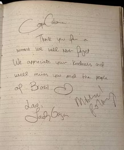 Lady Gaga deixa recado em livro histórico do Copacabana Palace; veja o que a cantora escreveu