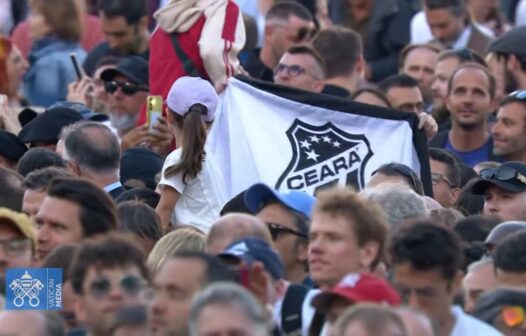 Bandeira do Ceará é vista durante anúncio do novo Papa no Vaticano