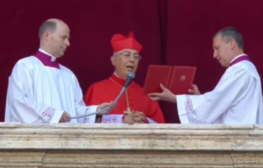 Confira o momento em que cardeal Robert Francis Prevost é anunciado como o novo Papa