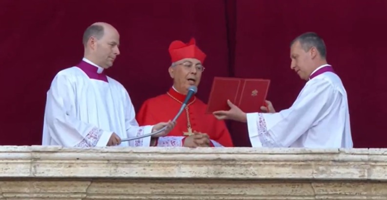 Confira o momento em que cardeal Robert Francis Prevost é anunciado como o novo Papa