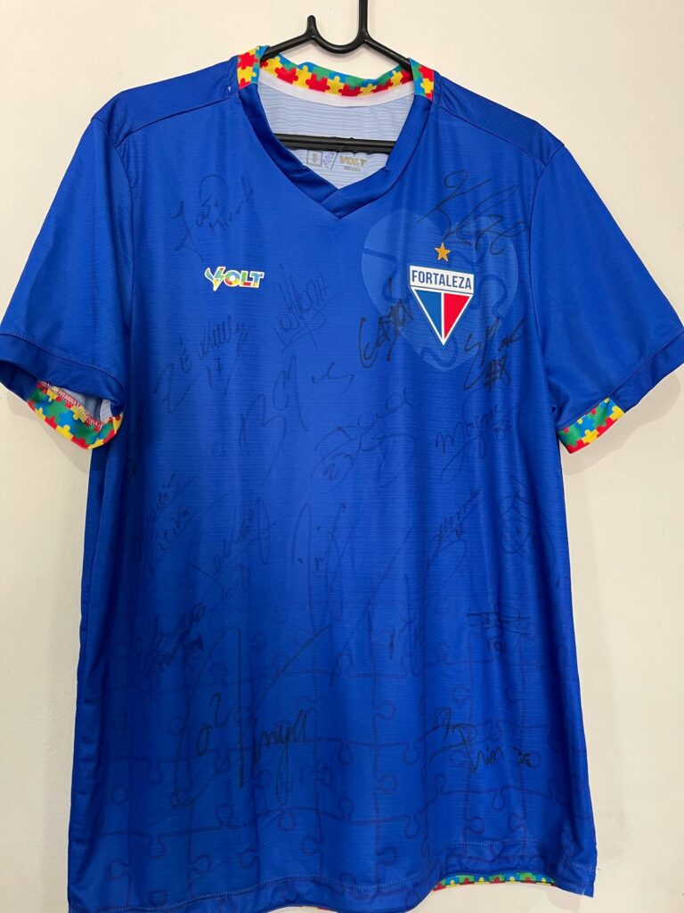 Associação realiza rifa solidária com camisa autografada em parceria com o Fortaleza Esporte Clube