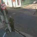 Motorista esquece carro ligado e tem veículo furtado no interior do Ceará; vídeo